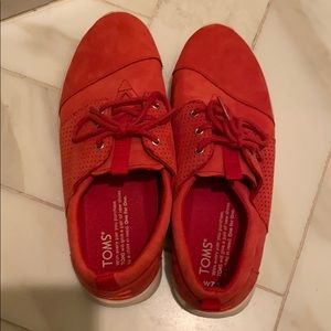 Toms tennis shoes